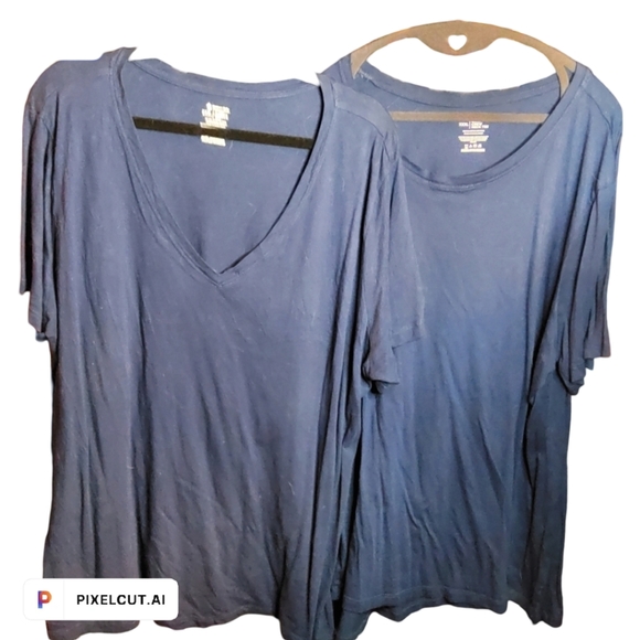 019 TWO (2) PLUS XXXL TOPS, 1 CREW NECK & 1 V-NECK - Picture 1 of 2